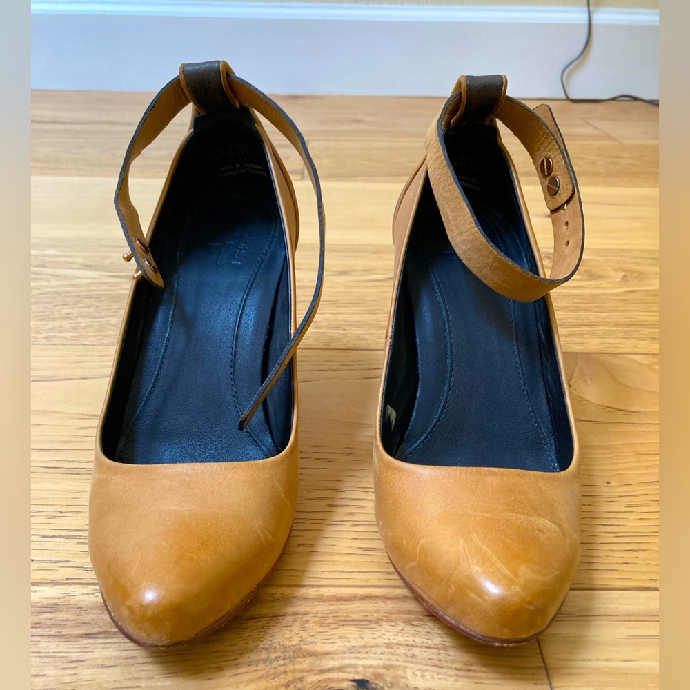 J Shoes excellent condition two tone pump with ankle strap which can be removed